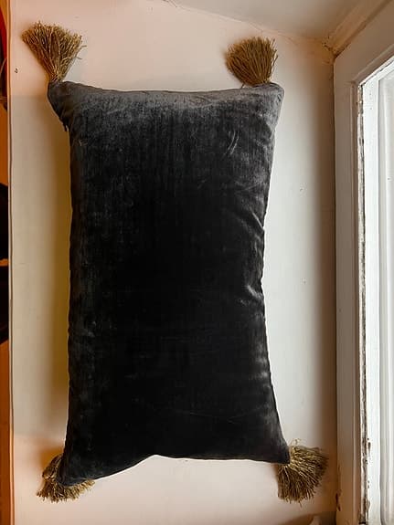 Sammetskudde med tofsar