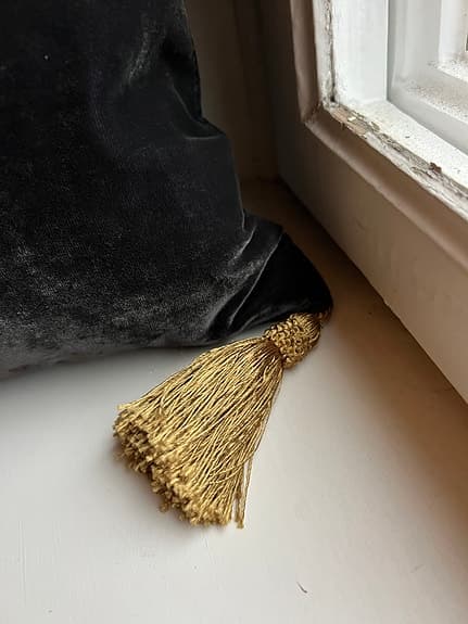 Sammetskudde med tofsar