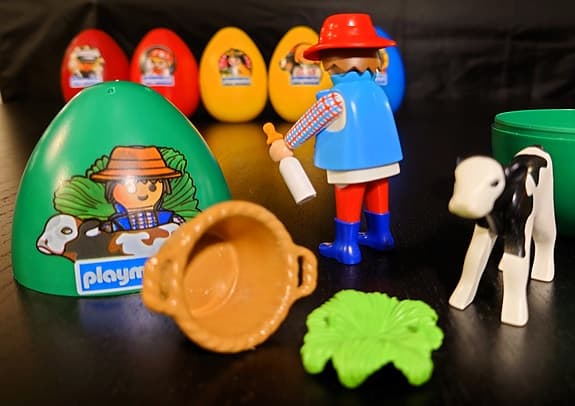 Playmobil påskägg 9501 🐣🟢 – grönt ägg med bonde & kalv (fint skick)