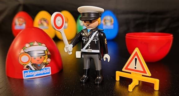 Playmobil påskägg 3971 🐣🔴 – rött ägg med trafikpolis (fint skick)