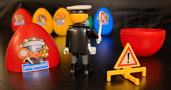 Playmobil påskägg 3971 🐣🔴 – rött ägg med trafikpolis (fint skick)