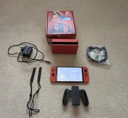 Nintendo Switch Limited Mario Red Edition + tillbehör.