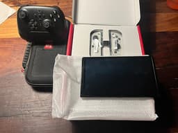 Nintendo Switch OLED, handkontroll, minneskort, fodral