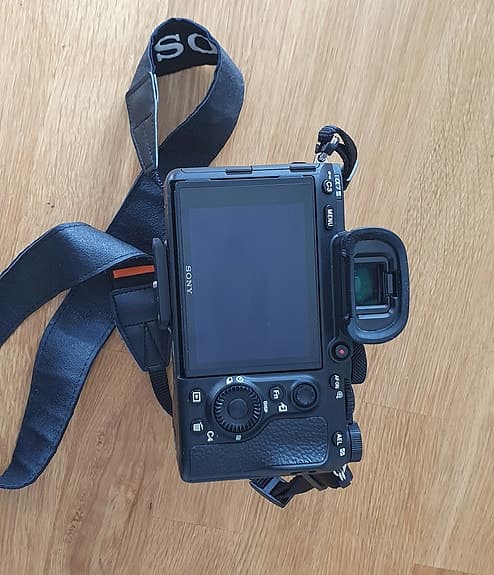 Sony A7 III säljes med objektiv.
