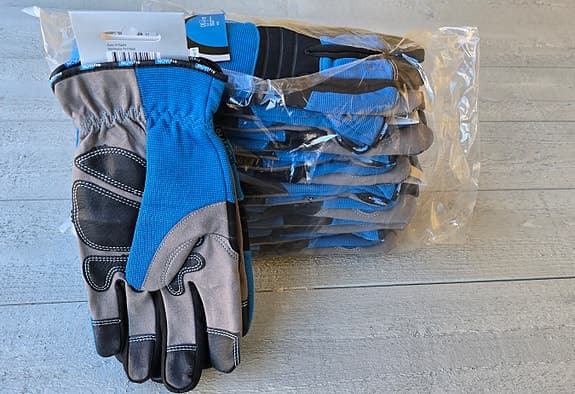 12 par HELT NYA arbetshandskar till ett riktigt bra pris!