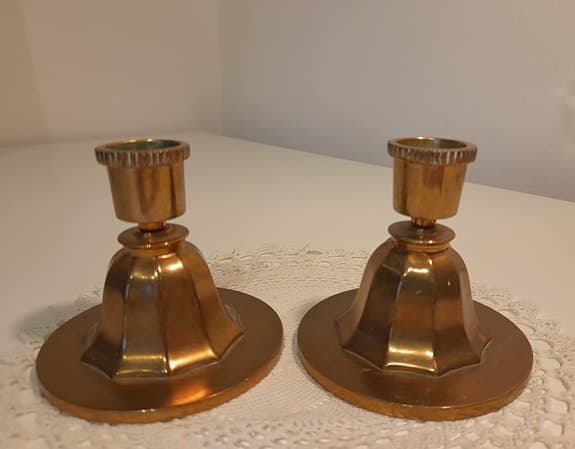 Par vintage mässingsljusstakar