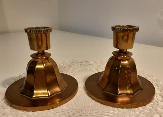 Par vintage mässingsljusstakar