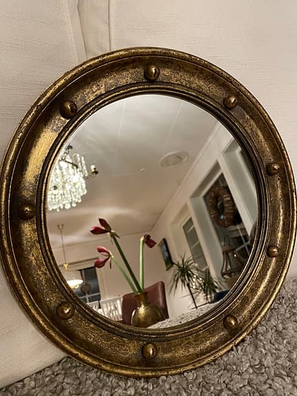 Två vackra runda speglar