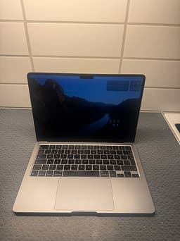 M2 Macbook Air 13" 256GB/8GB