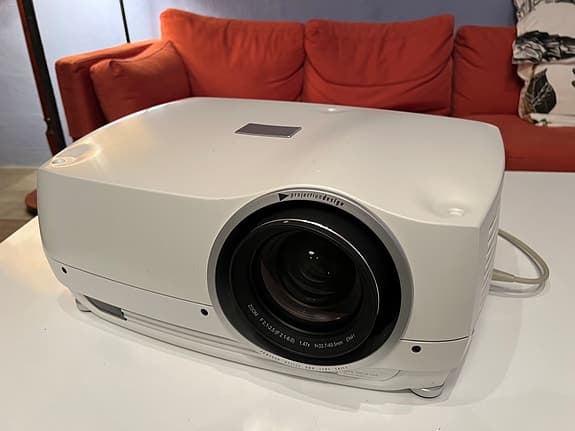 Projektor Projection Design F35 (Barco)