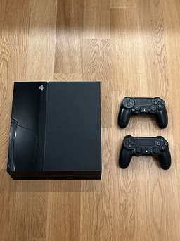 Playstation 4 + två handkontroller