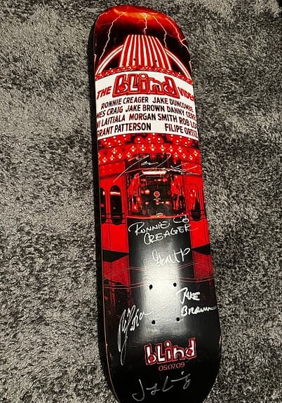 Blind skateboard, signerad av bl.a Ronnie Creager och Jake Brown mm.