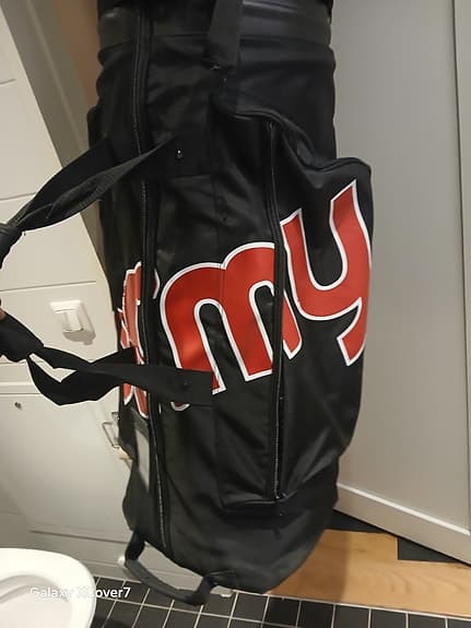 Dope Golfbag  / Resebagmed hjul svart