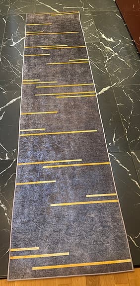 Löpare / matta 60×250 cm – ljus grafit med guldränder