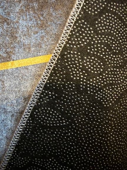 Löpare / matta 60×250 cm – ljus grafit med guldränder