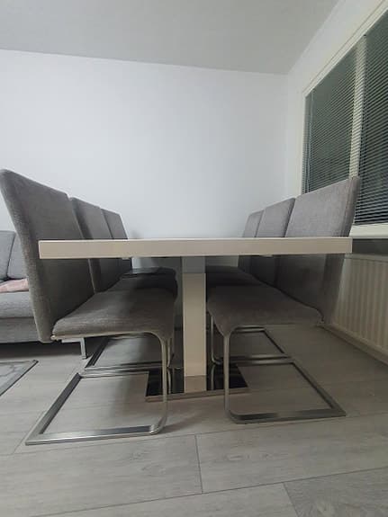 Förlängningsbar Matgrupp 180-220 cm med 6 Stol