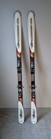 Rossignol Bandit B1  176cm inkl stavar och skidfordral.