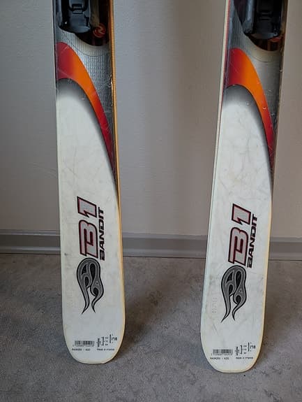 Rossignol Bandit B1  176cm inkl stavar och skidfordral.