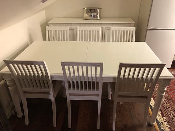 EXKLUSIV MATGRUPP MED 8 STOLAR INkL. SIDEBOARD