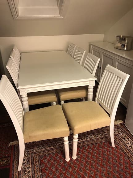 EXKLUSIV MATGRUPP MED 8 STOLAR INkL. SIDEBOARD