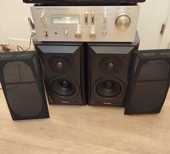 Hitachi SA-350 Stereo förstärkare med högtalare