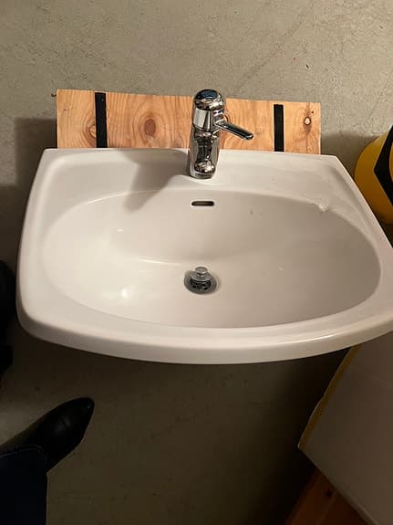 Handfat med blandare, tvättställ