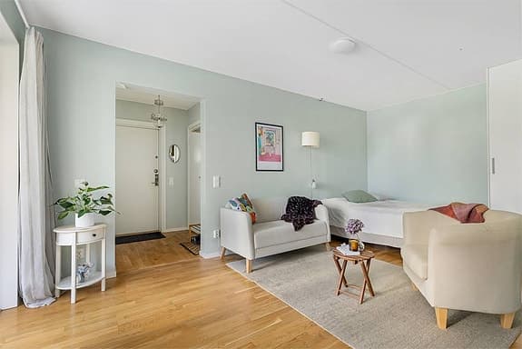 Liten kristallkrona i krom