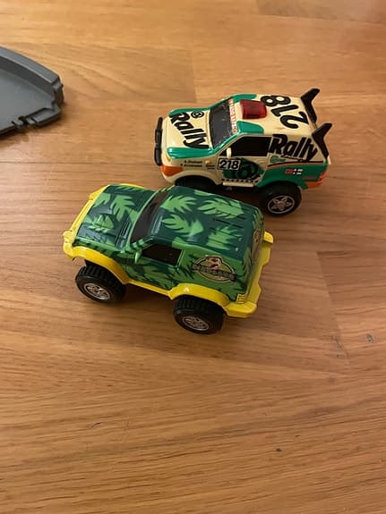 Flexitrack med tillbehör och 2 bilar