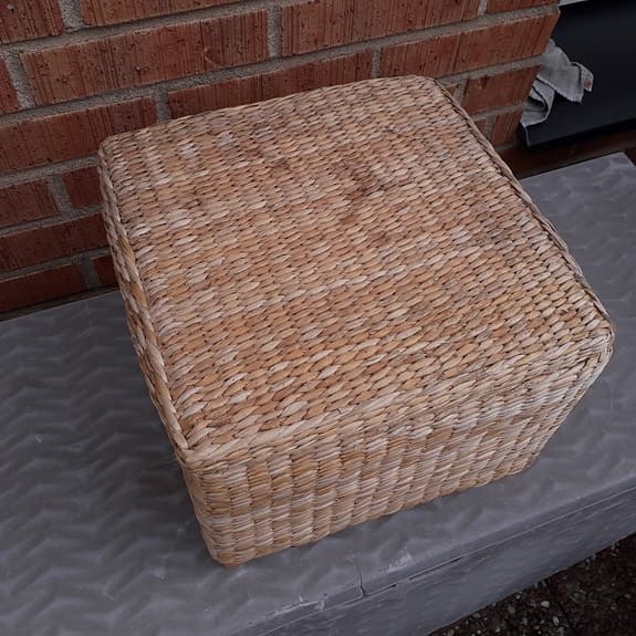 PALL med FÖRVARING / SITTPUFF / Halm, Flätad, Trä