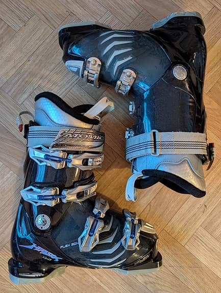 Slalompjäxor, Atomic Hawx, strl 24-24,5 cm. Med värmesula