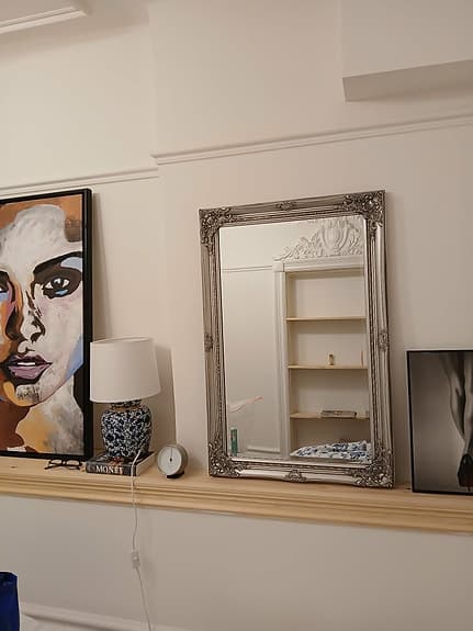 Spegel med silverfärgad ram, 90x60 cm, nytt i förpackningen.