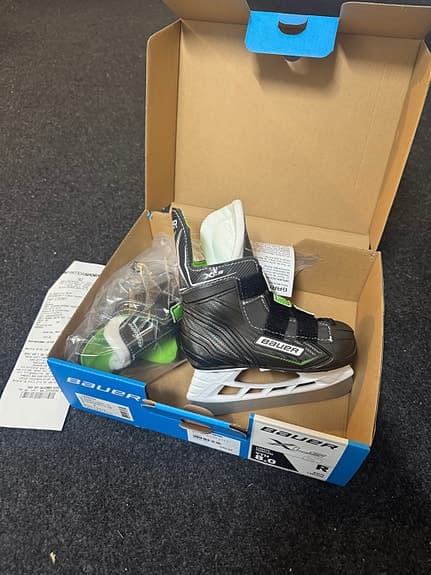 Nya skridskor till salu