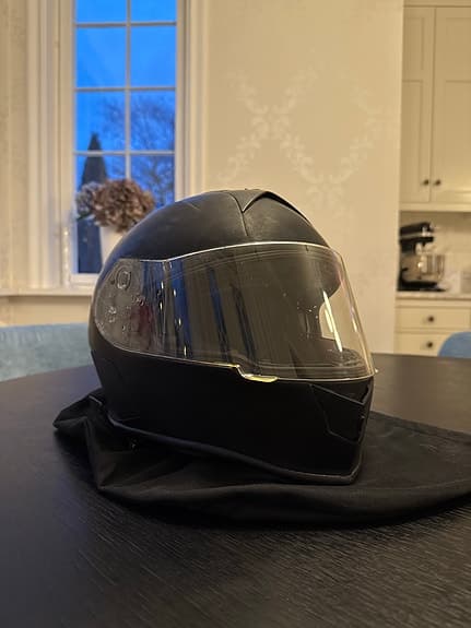 MASU Hjälm med inbyggt visir