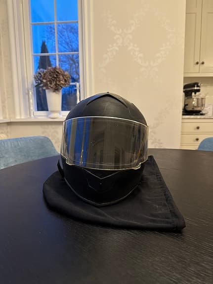 MASU Hjälm med inbyggt visir