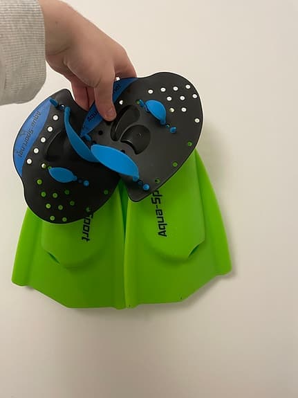 Simfötter/ fins size 42-43 plus swim paddles