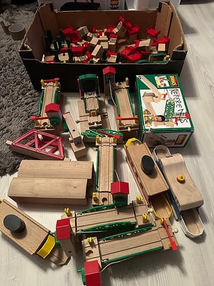 BRIO träjärnväg tillbehör. Bropelar Båtar Tunnlar Broar