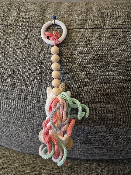 Handmade barnvagnshänge med enhörning