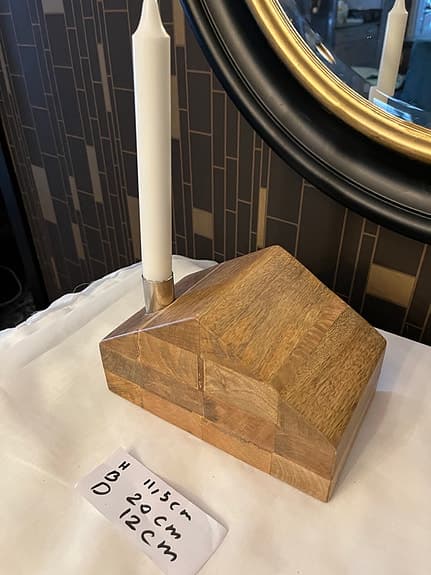 Unik ljusstake i trä med geometrisk design 150kr