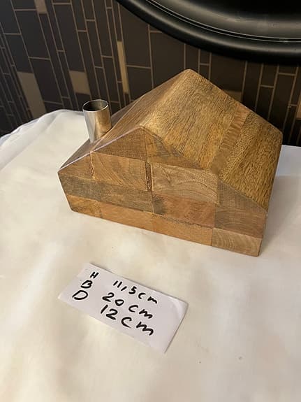 Unik ljusstake i trä med geometrisk design 150kr