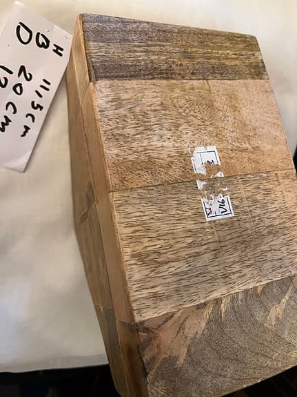 Unik ljusstake i trä med geometrisk design 150kr