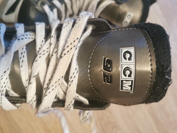 Ishockeyskridskor barn storlek 35