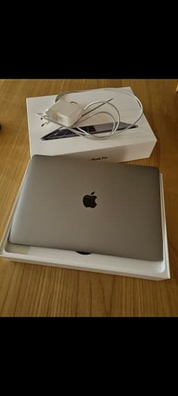 Apple MacBook Pro 2018 8gb 256gb ssd Touch bar Touch Id