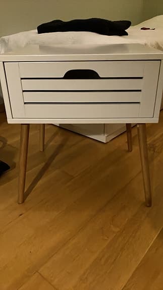 Nattduksbord vitt och trä