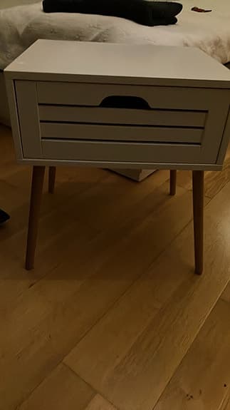 Nattduksbord vitt och trä