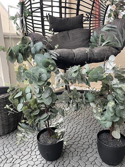 2 st konstväxter från Mio (nypris 1 600 kr) – säljes för 400 kr