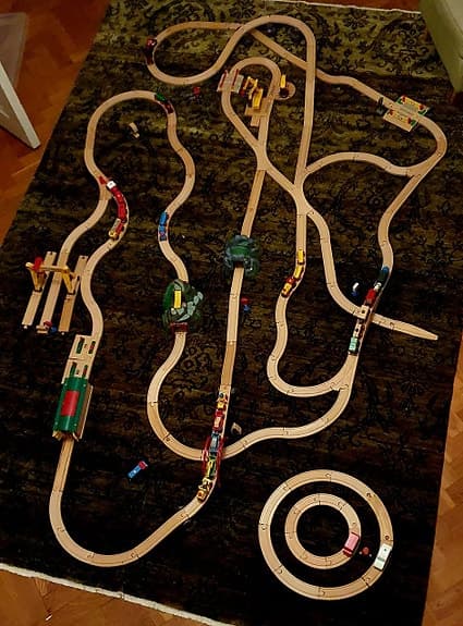 BRIO Träjärnvägset med tillbehör - CA 200 delar