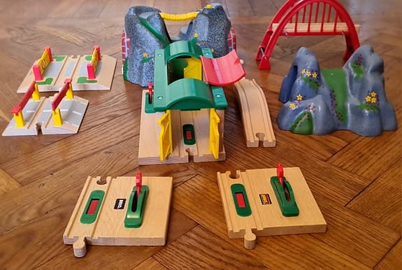 BRIO Träjärnvägset med tillbehör - CA 200 delar
