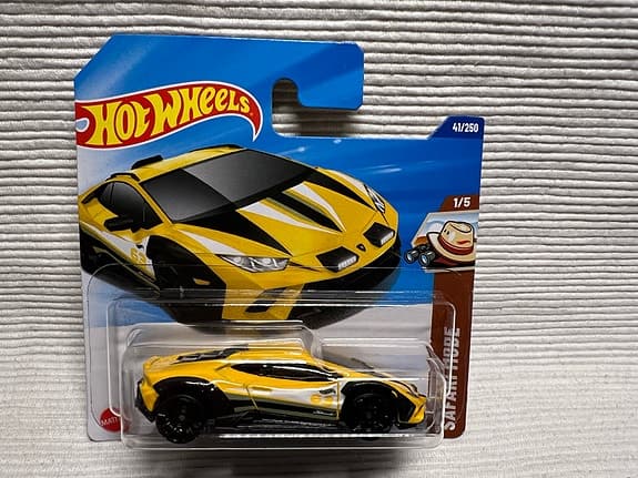 Hot Wheels Lamborghini Huracán Sterrato leksaksbil