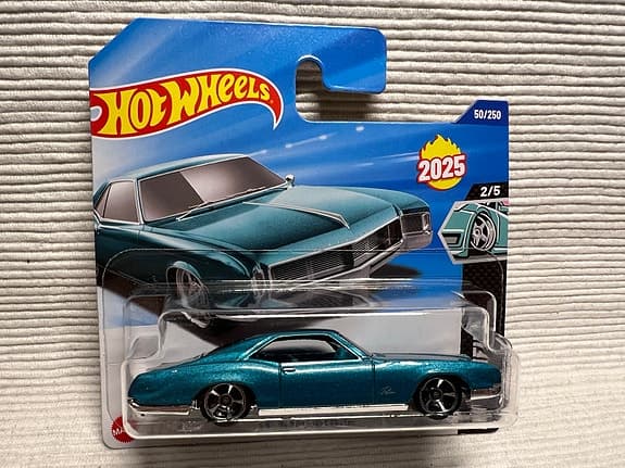 Hot Wheels '66 Buick Riviera leksaksbil