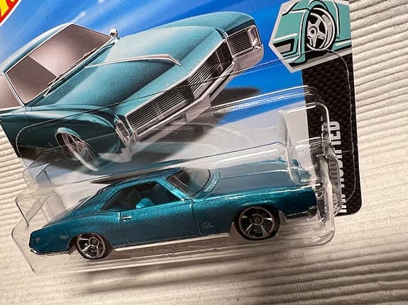 Hot Wheels '66 Buick Riviera leksaksbil